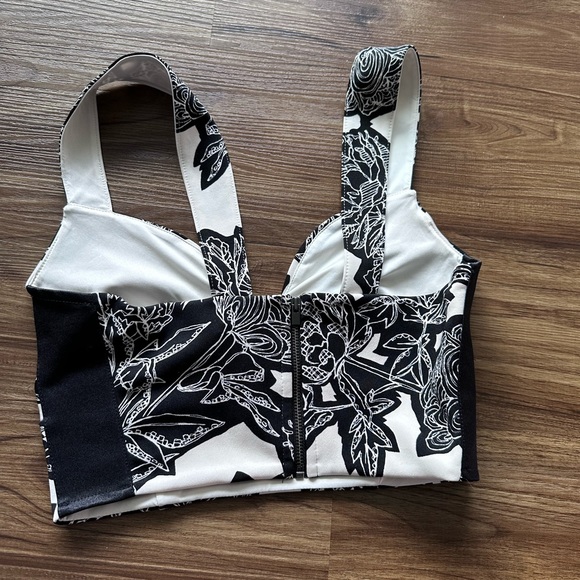 Fun Patterned Crop Top - Picture 2 of 2